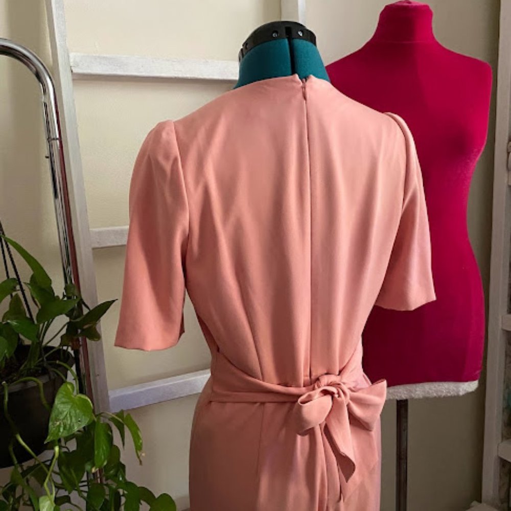 ANTONIO MELANI Pink and Cream Jumpsuit with V-Neck and Tie Belt - Picture 7 of 12